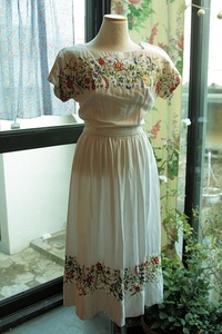 [50%]Vintage White Embroidered Linen Dress